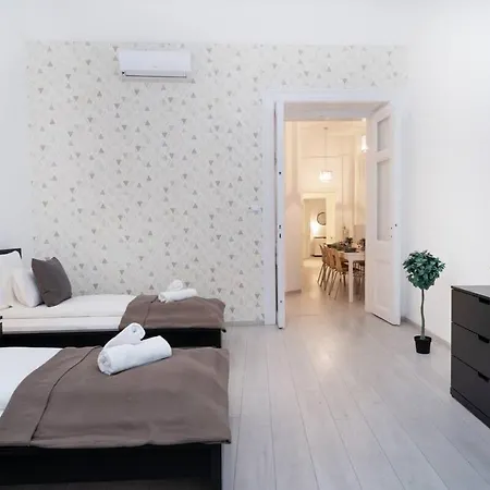 Central And New Design Apartment Budapest Exterior photo