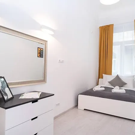Central And New Design Apartment Budapest Exterior photo